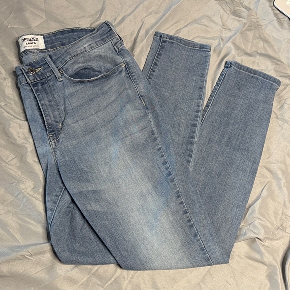 Levi's Denim - Denizen Levi’s Women’s Light Wash Mid Rise Skinny Jeans